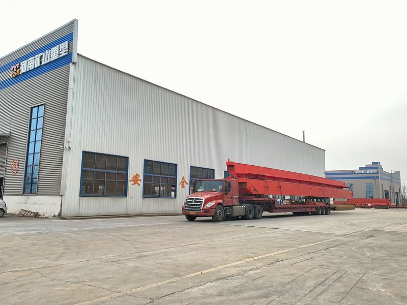 兩臺(tái)10噸 跨度28.4米電動(dòng)葫蘆橋式起重機(jī)，發(fā)往山東威海