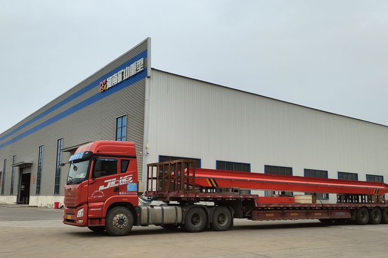 電動單梁起重機(jī)3臺 LD5t—16.8m LD3t—16.5m /2臺 制作完成，發(fā)往江西南昌交付客戶使用。